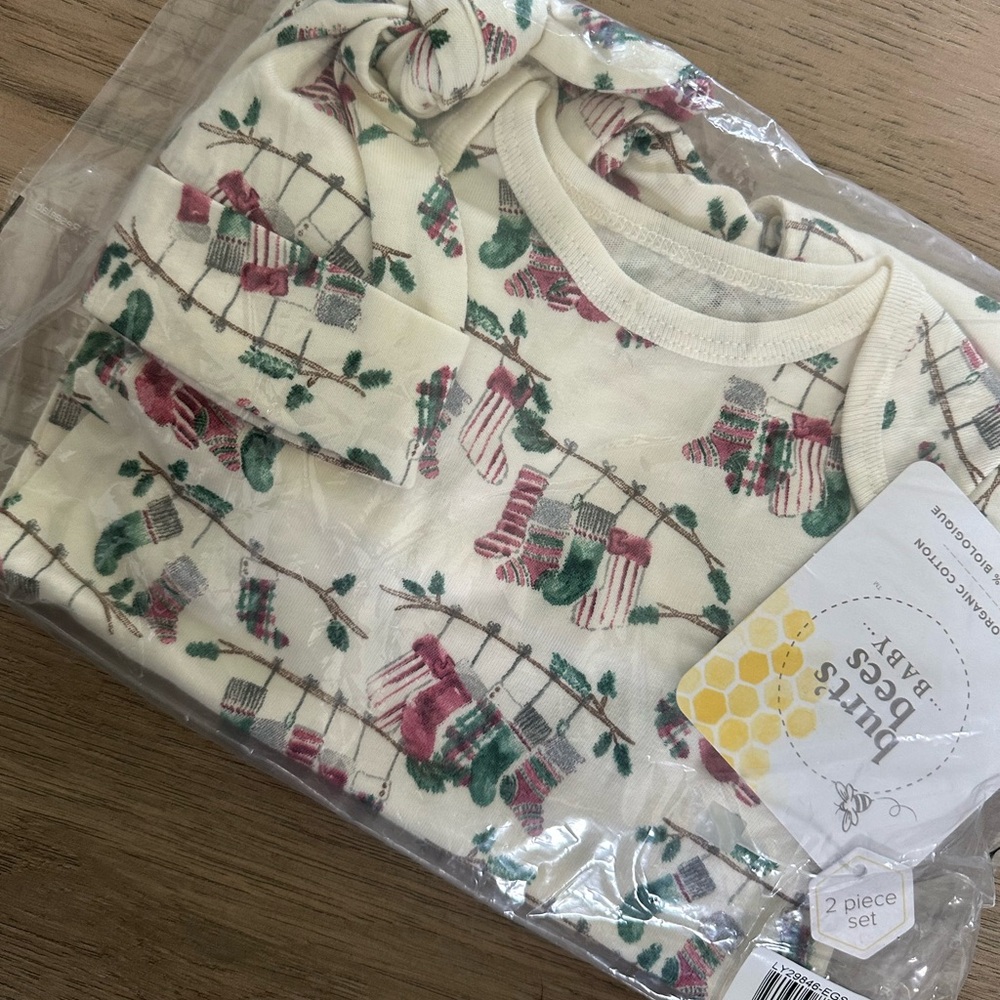 Burt's Bees Christmas sleeper Baby Festive Outfit with Hat